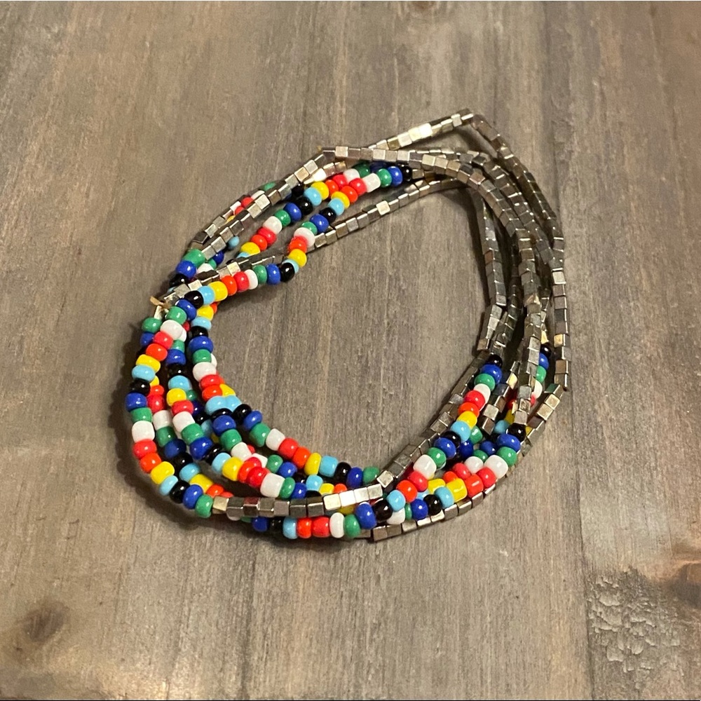 Set of 6 multicolored stretch bracelets